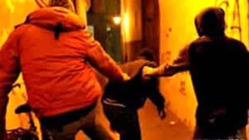 Picchiano e rapinano coetanei: 4 minorenni arrestati a Como
