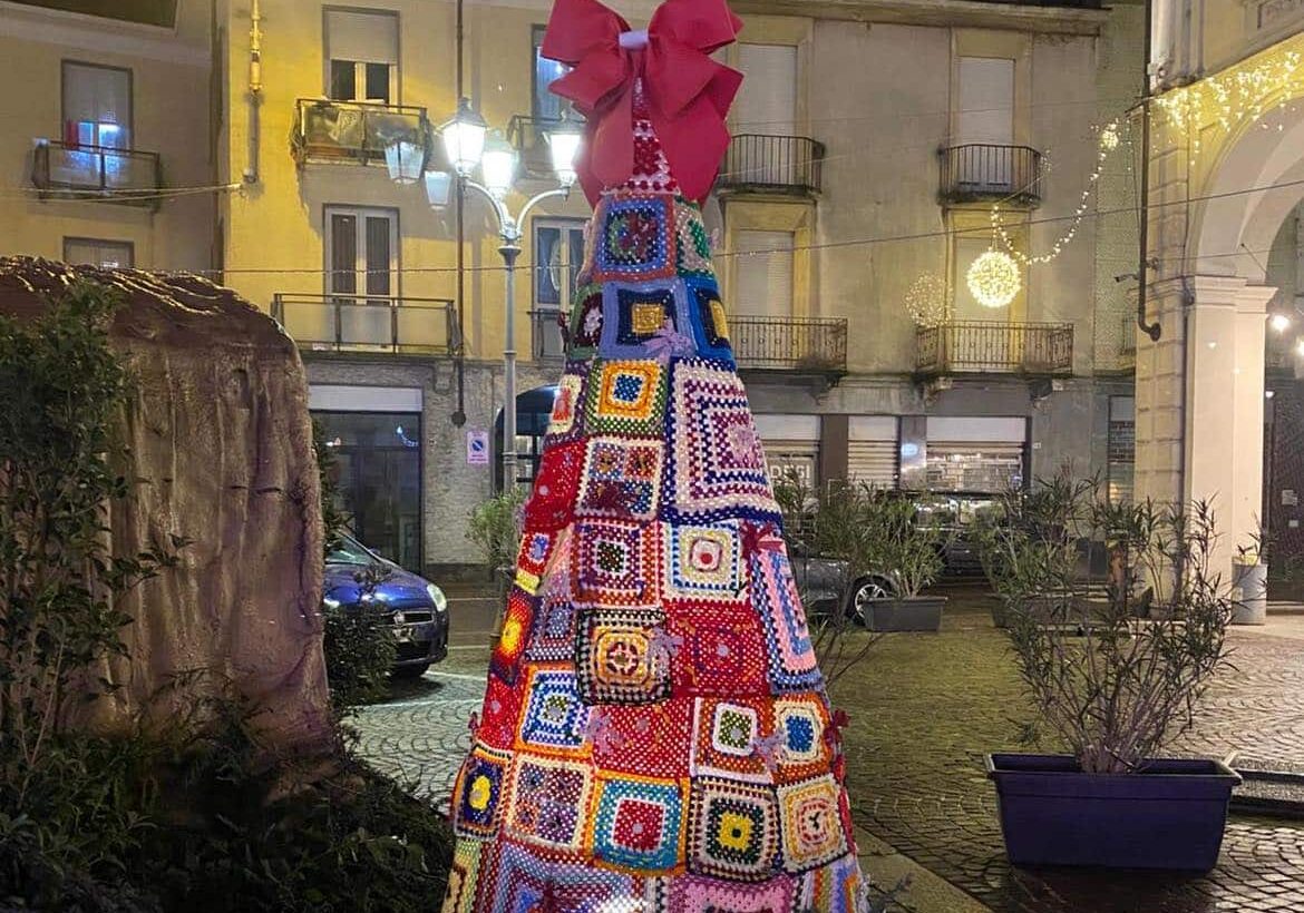 Grazie all’Albero del cuore un aiuto concreto per 50 famiglie trecatesi