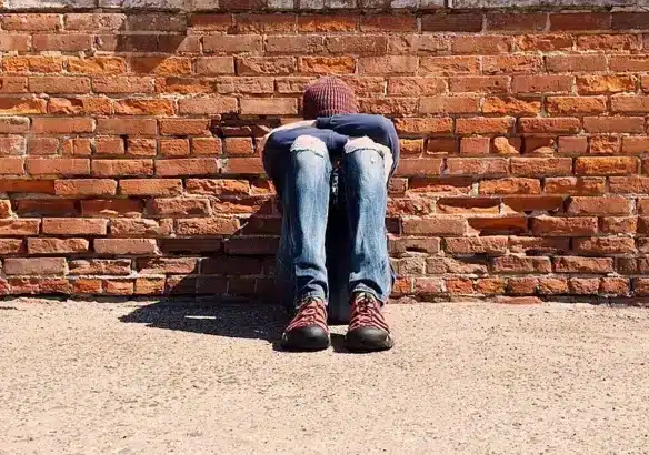 Magenta: l’ombra del bullismo sul ragazzo che si è allontanato dalla scuola