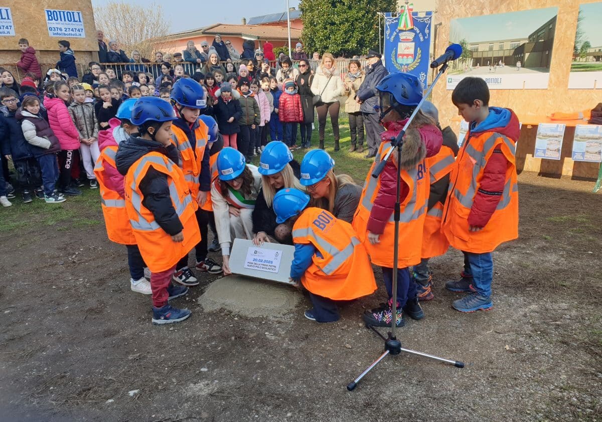 Boffalora Ticino: partono i lavori per il nuovo polo scolastico, posata la prima pietra