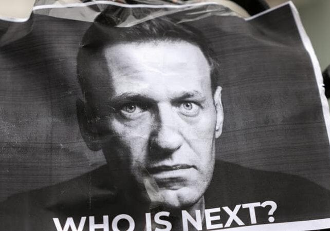 Milano ricorda Alexei Navalny, uno dei (tanti) martiri del regime di Putin
