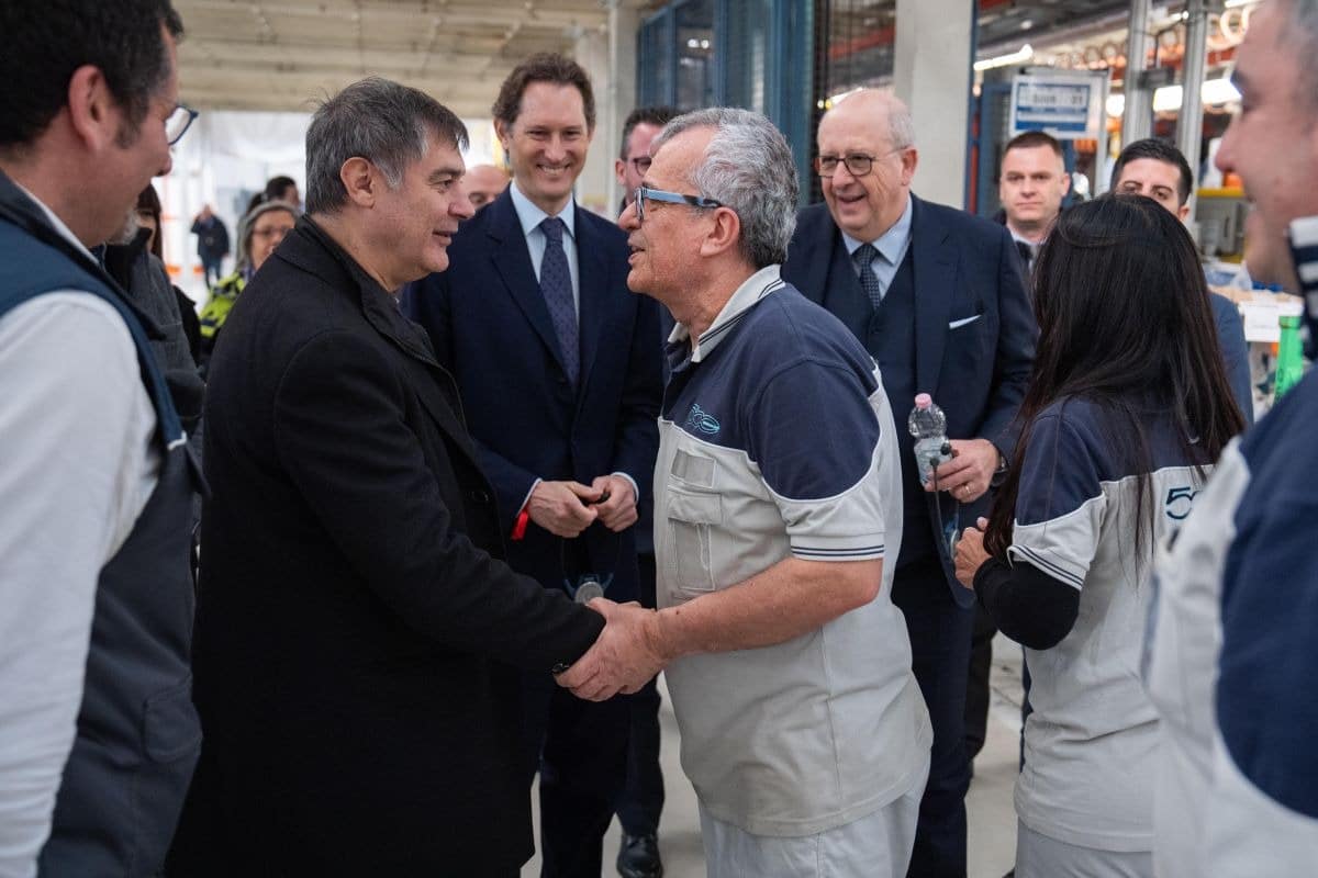 Stellantis, il presidente Elkann e il Cardinale Repole visitano Mirafiori