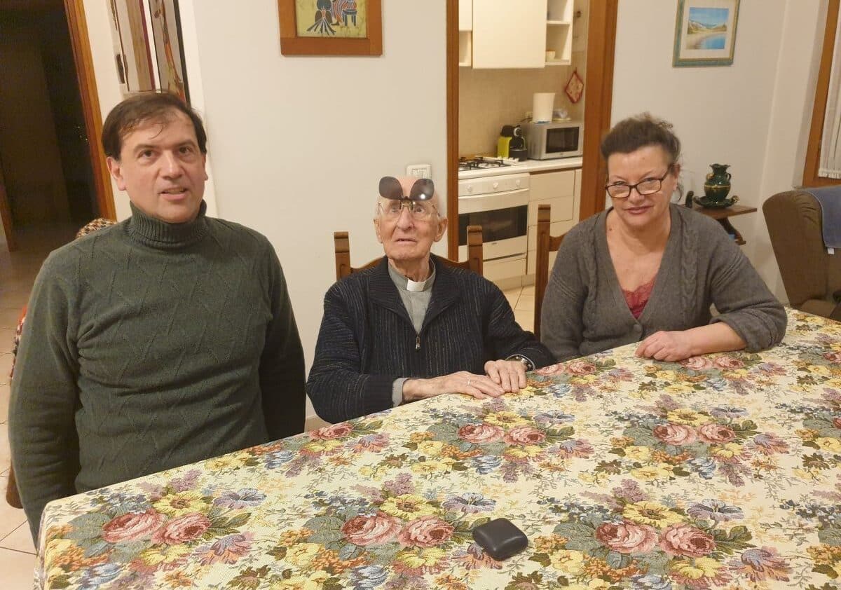 Magenta festeggia Monsignor Fausto Giacobbe per i suoi 98 anni: auguri!