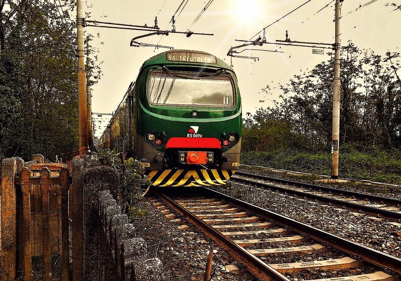 17enne morta su monopattino a Milano, macchinista ha cercato di fermare treno