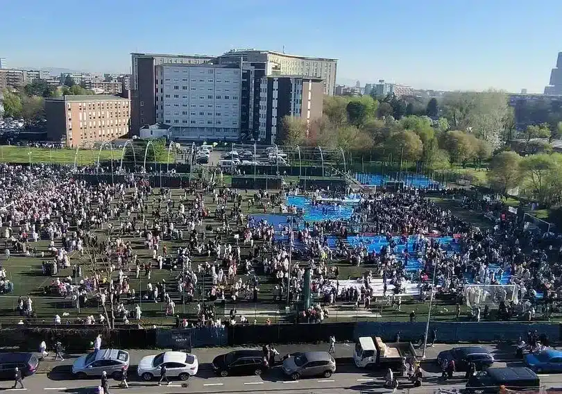 Donne islamiche palpeggiate a fine Ramadam a Milano. ‘Decorambo’ entra a gamba tesa