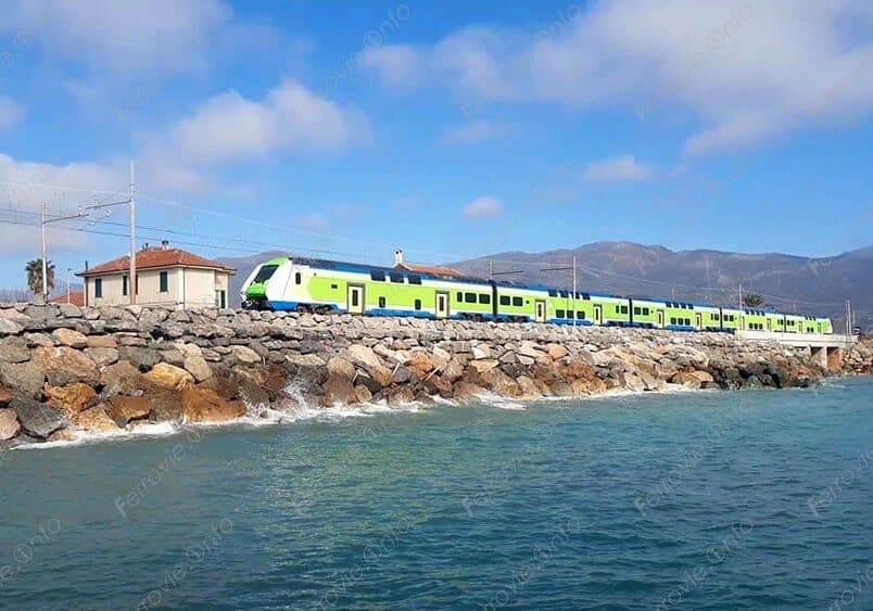 Da Pasqua tornano i treni per i laghi lombardi e i parchi divertimento