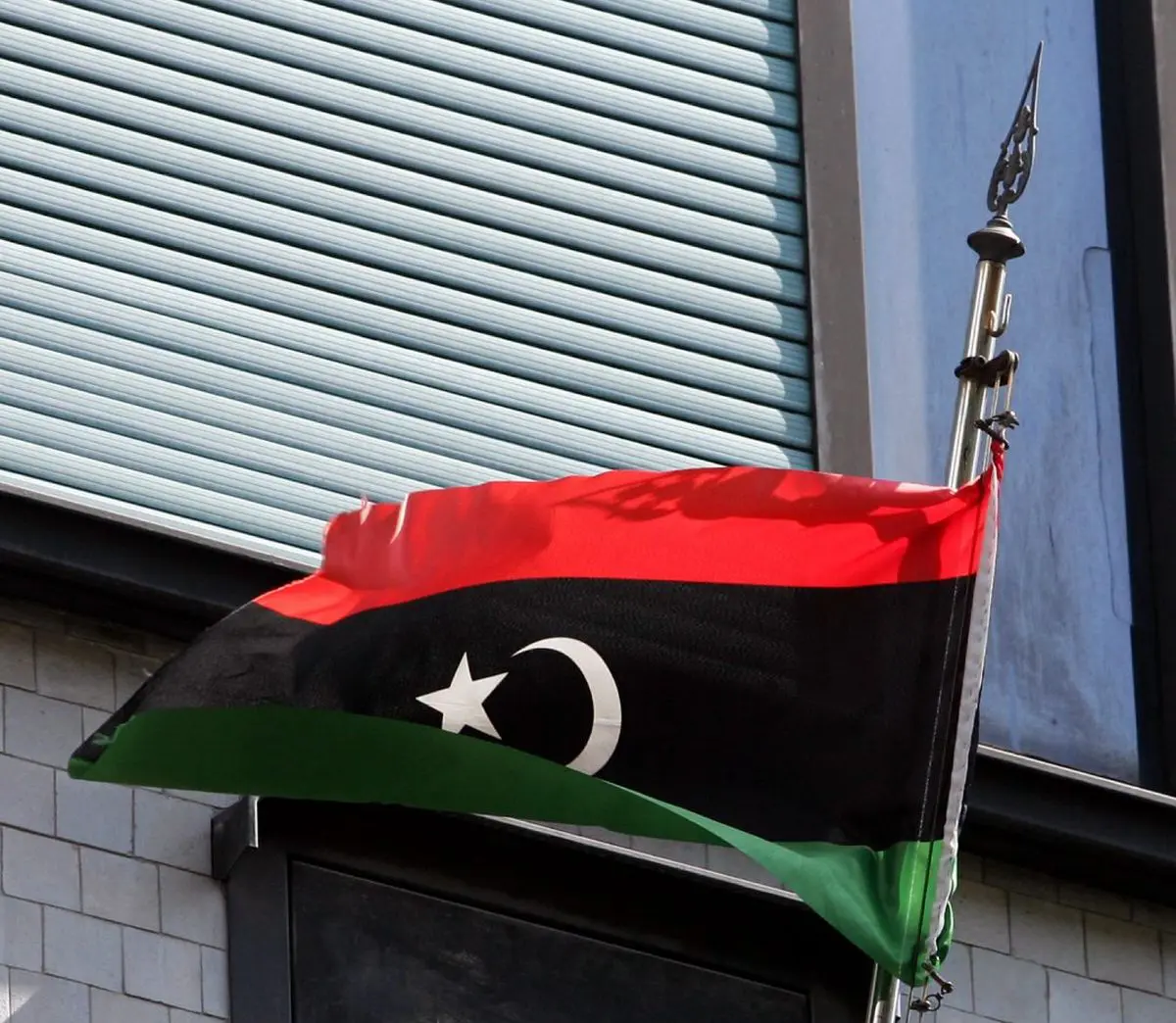 Manifestanti assaltano la sede del governo libico, scontri a Tripoli