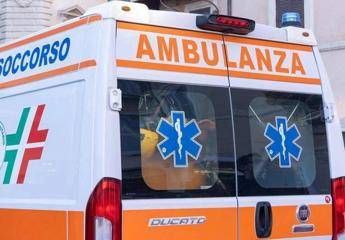 Operaio muore schiacciato da mezzo in movimento, incidente sul lavoro nel Pratese