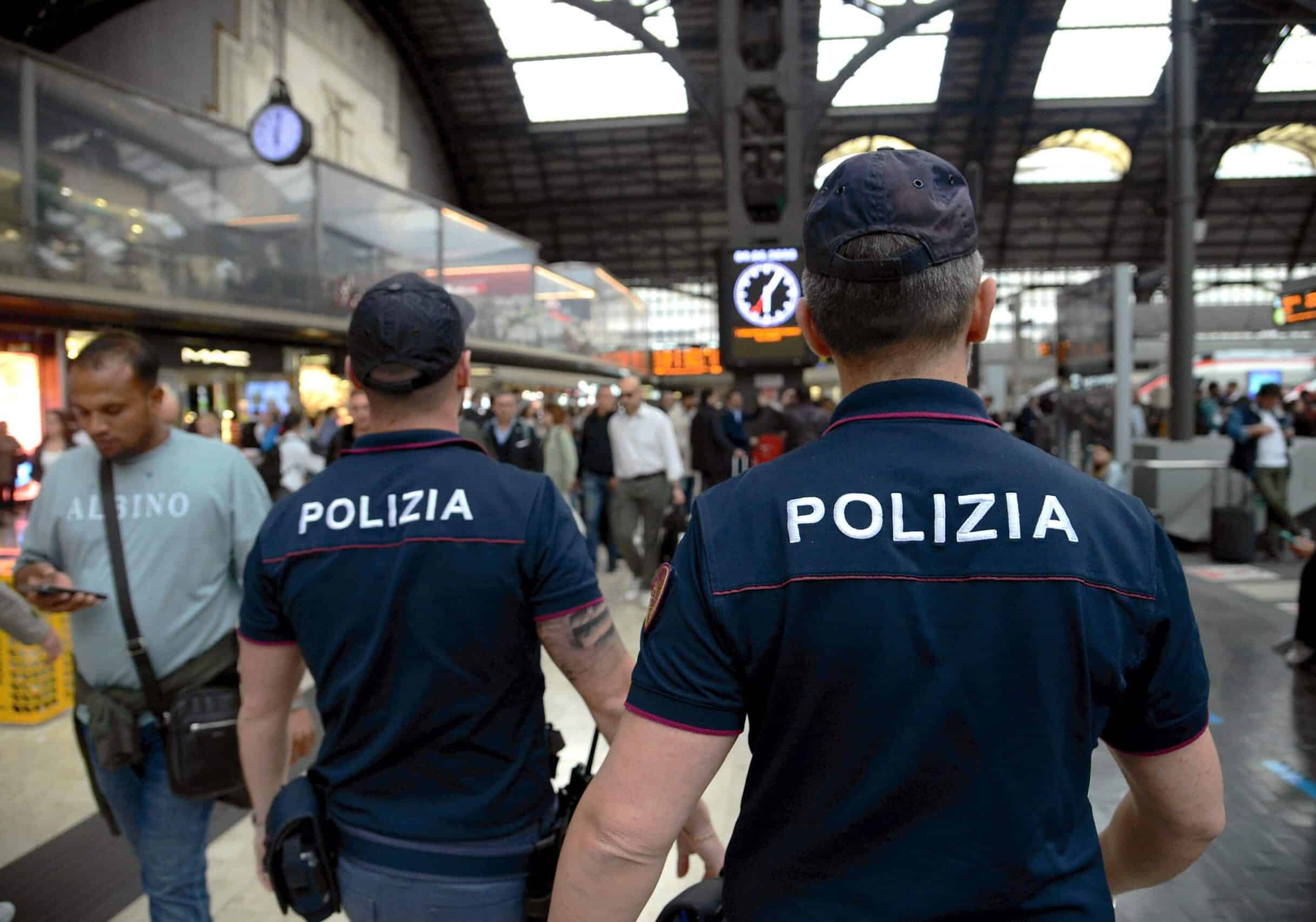 Milano Centrale, ruba portafoglio e spintona poliziotto: arrestato 22enne marocchino