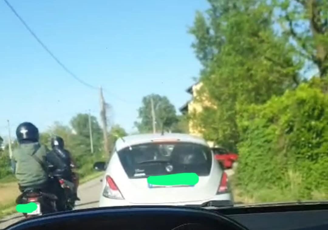 Castelletto di Cuggiono, caos al ponte sul Naviglio, litigi tra automobilisti e pedoni, Azzimonti: “E’ l’inferno, troviamo una soluzione”