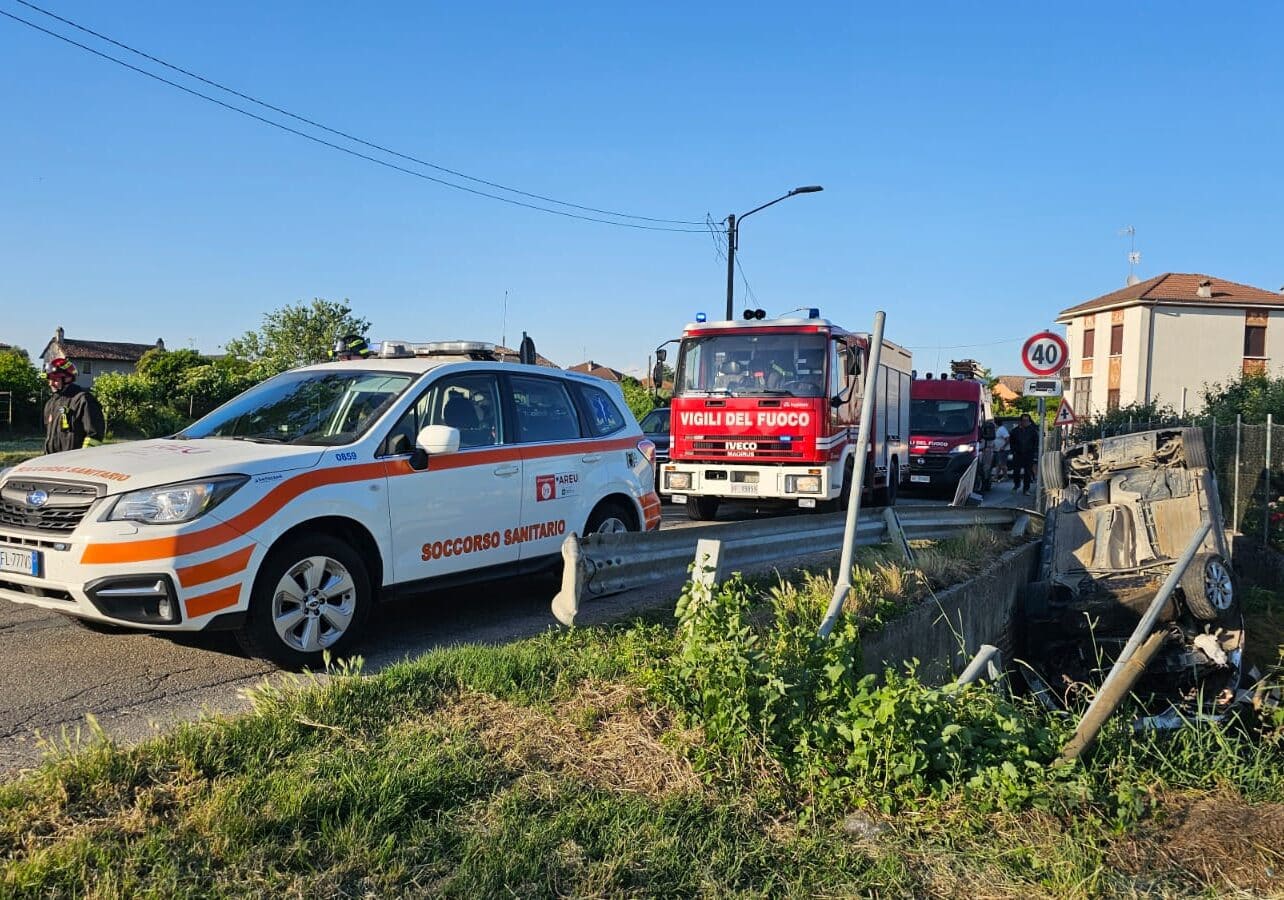 Pieve del Cairo: si ribalta con l’auto sulla provinciale, trasportato con l’elicottero in ospedale