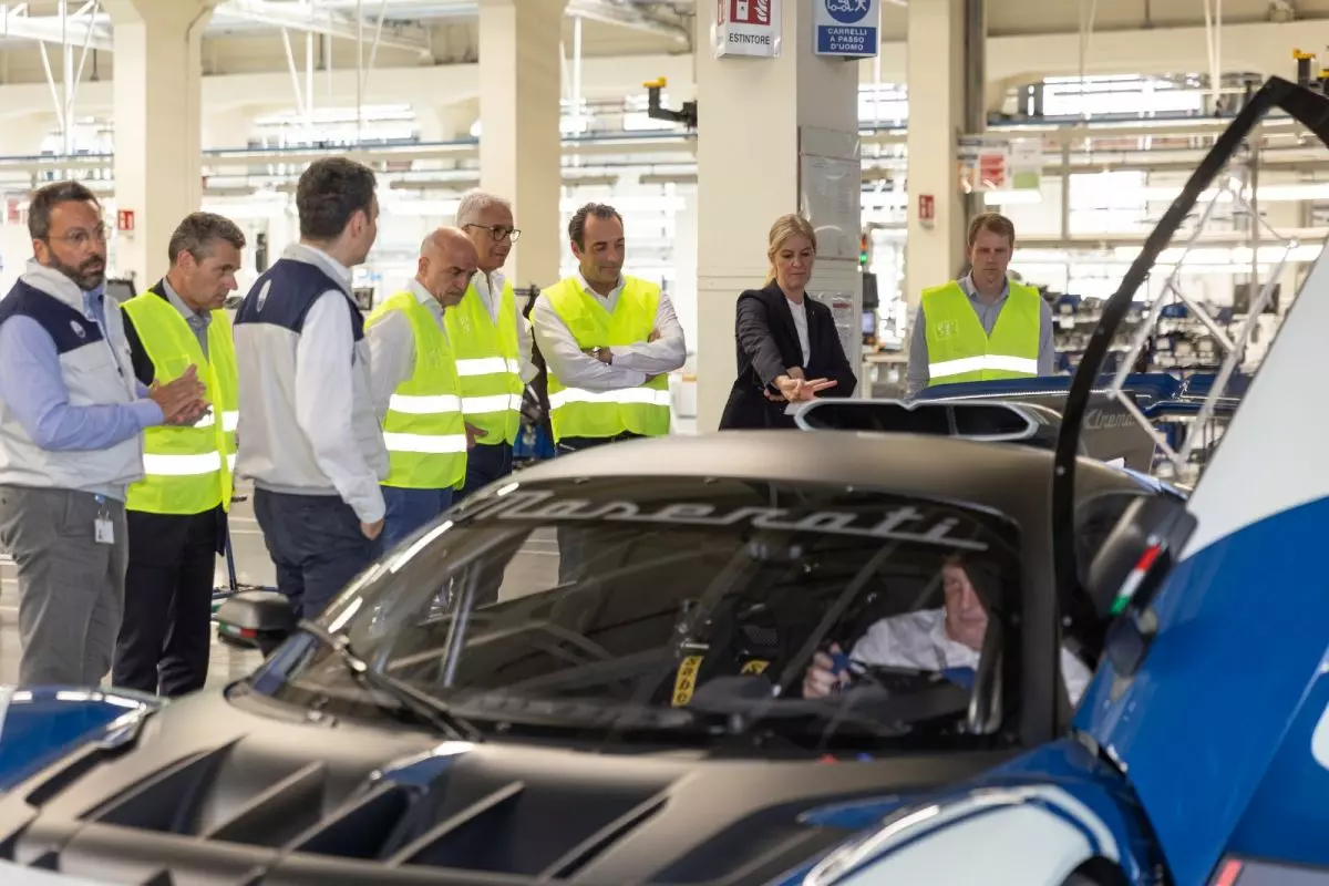 Stellantis, Filosa visita stabilimento Maserati “Orgogliosi del marchio”