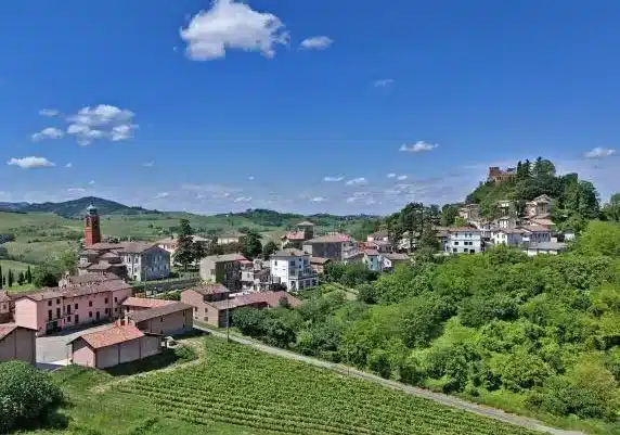Turismo, il piccolo borgo dell’Oltrepo rinato grazie a un reality show olandese