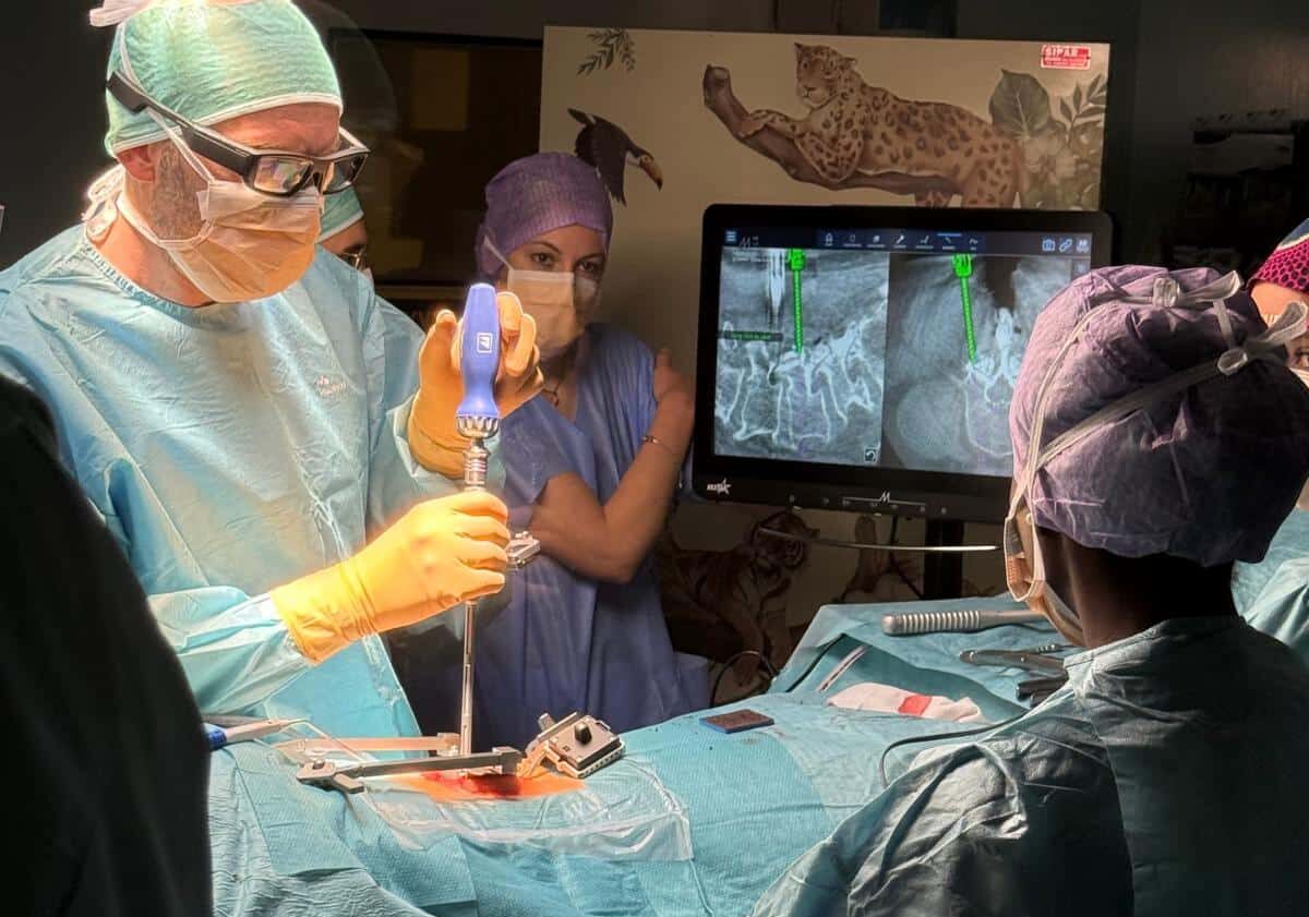 Chirurgia Spinale a Legnano. Occhiali speciali e realtà aumentata rivoluzionano la sala operatoria