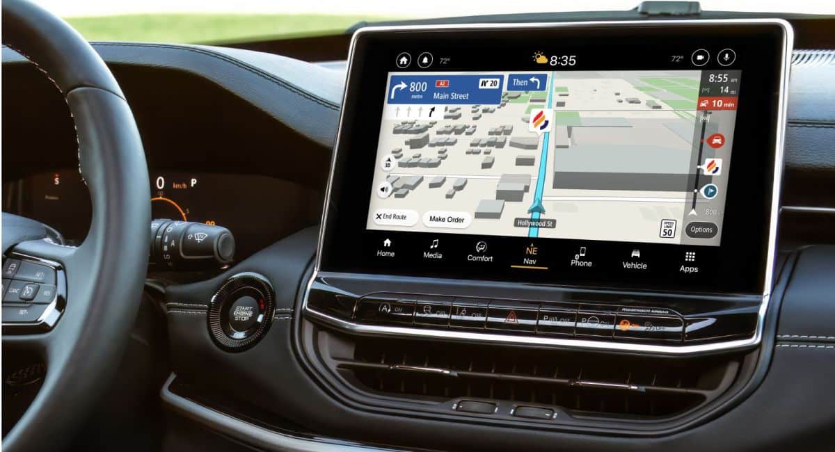 Stellantis e 4screen migliorano servizi di mobilità in tempo reale