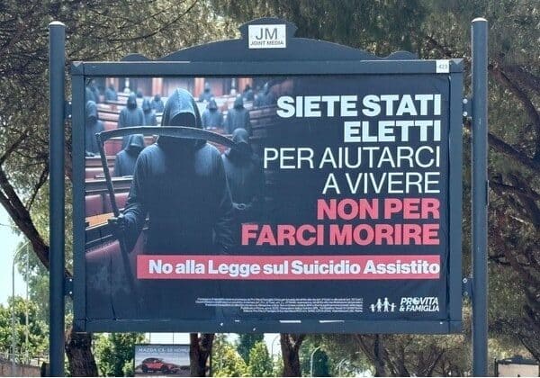Fine Vita. Affissioni e camion vela shock di Pro Vita & Famiglia contro suicidio assistito