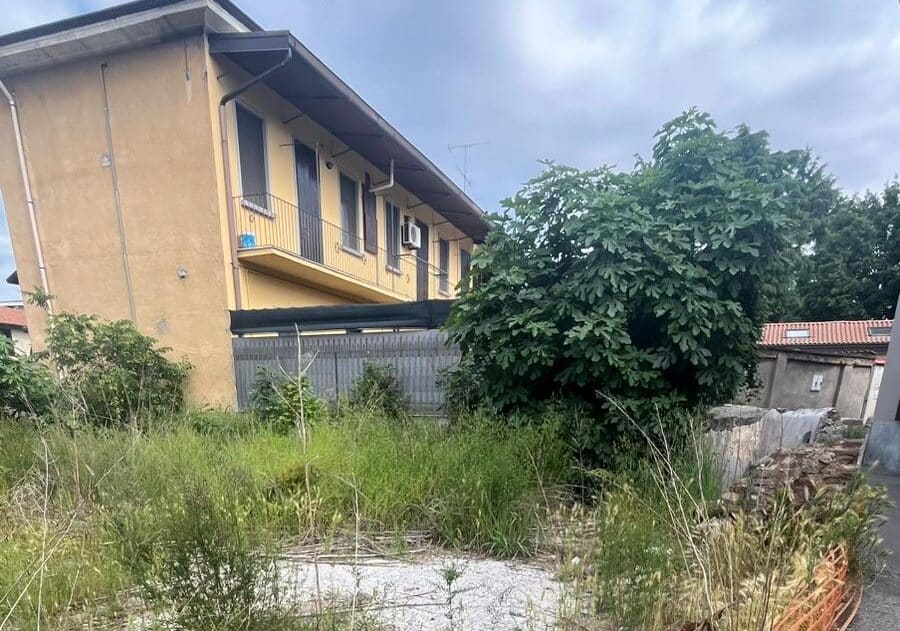 “Perché tutto questo degrado nel cuore di Dairago?”