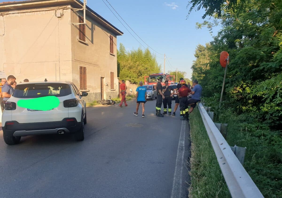 Magenta: scontro auto moto a Pontevecchio, 16enne motociclista in ospedale con il codice giallo