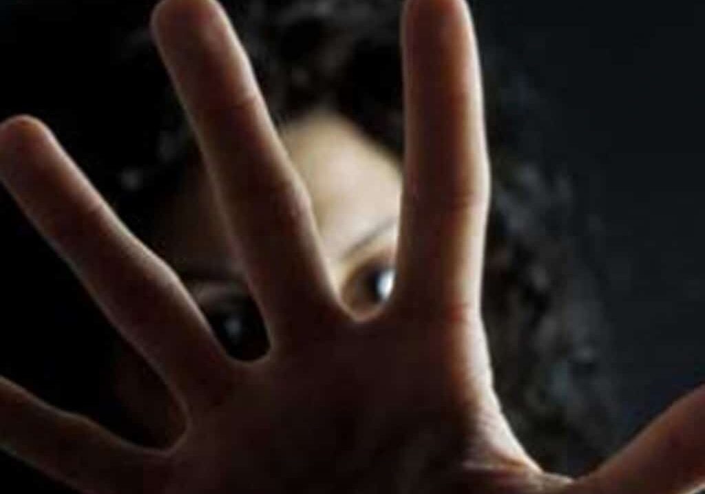 Boffalora: aggredita dal compagno, donna difesa dai passanti e da una guardia giurata