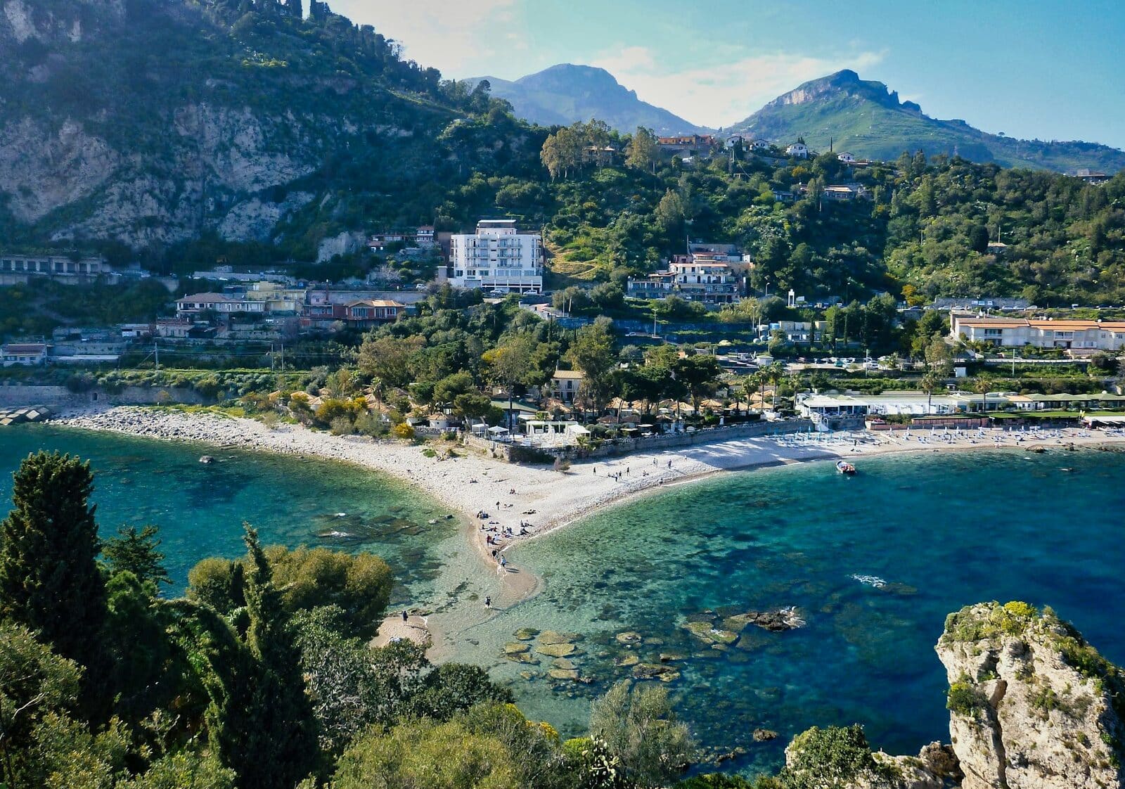 Vacanze di lusso, prezzi da capogiro: fino a 297 mila euro per una settimana in Italia