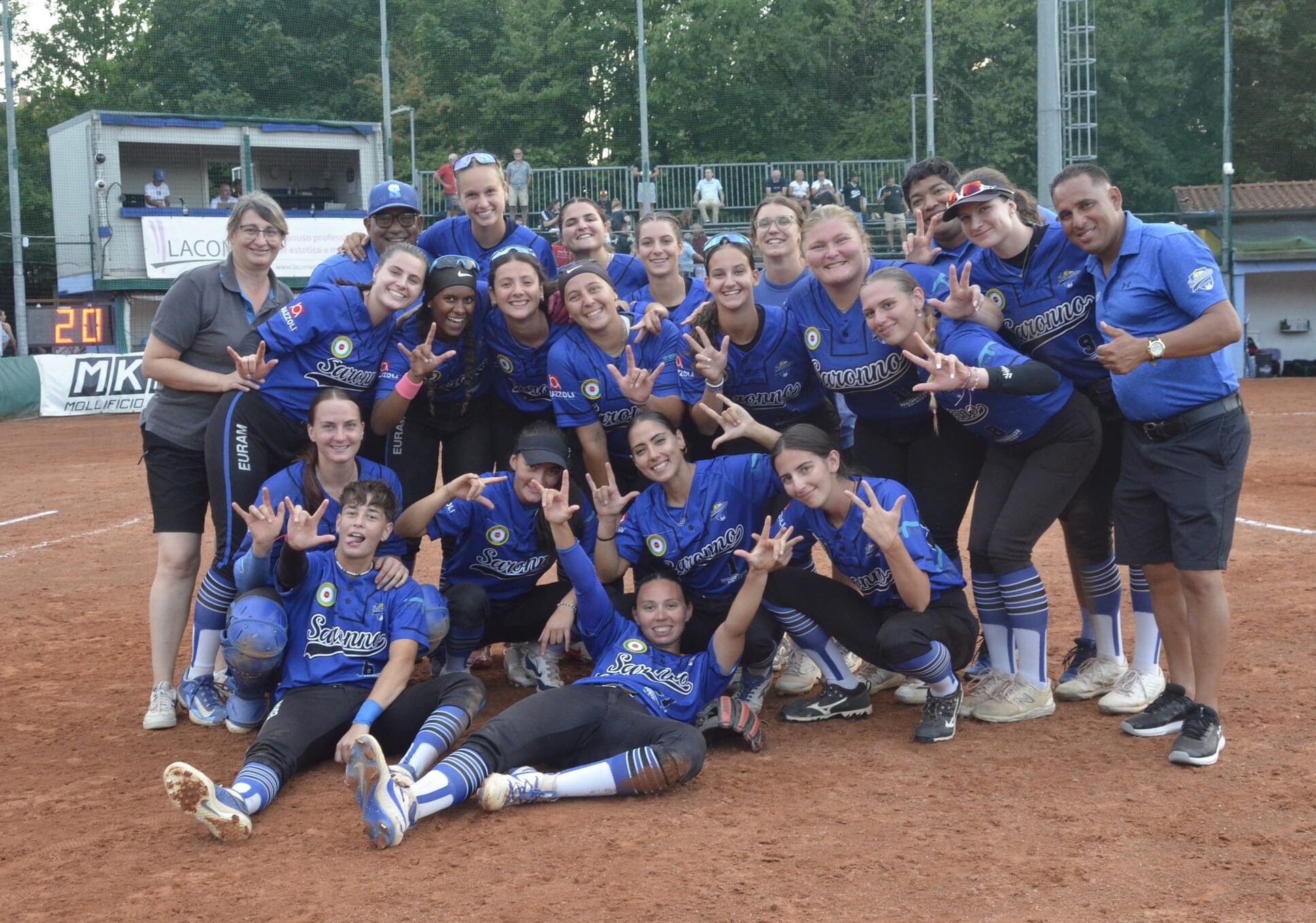 Sport.  La Inox Team Saronno a Parigi per la Coppa delle Coppe di Softball
