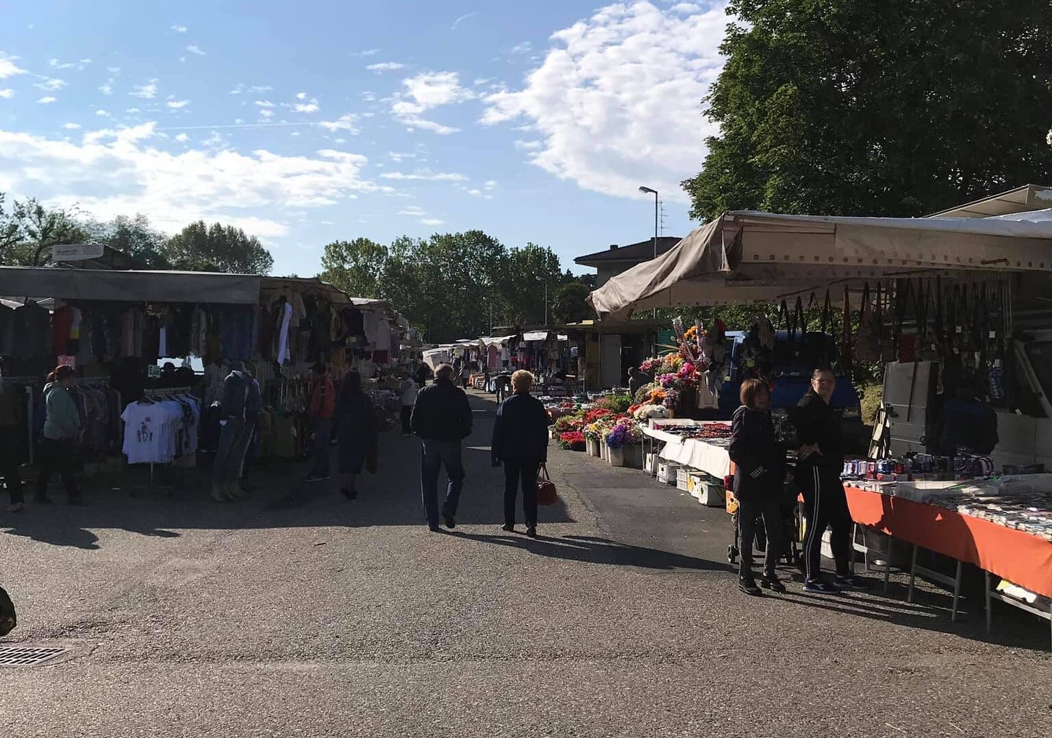 Faccia da mercato settimanale