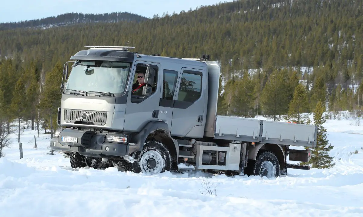 Volvo Trucks lancia il nuovo FL 4×4 per incarichi impegnativi