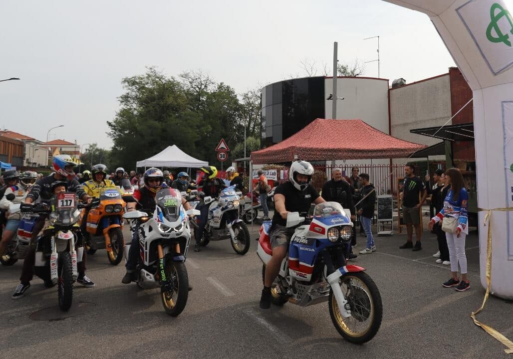 Auto e moto della Parigi-Dakar in mostra a Legnano