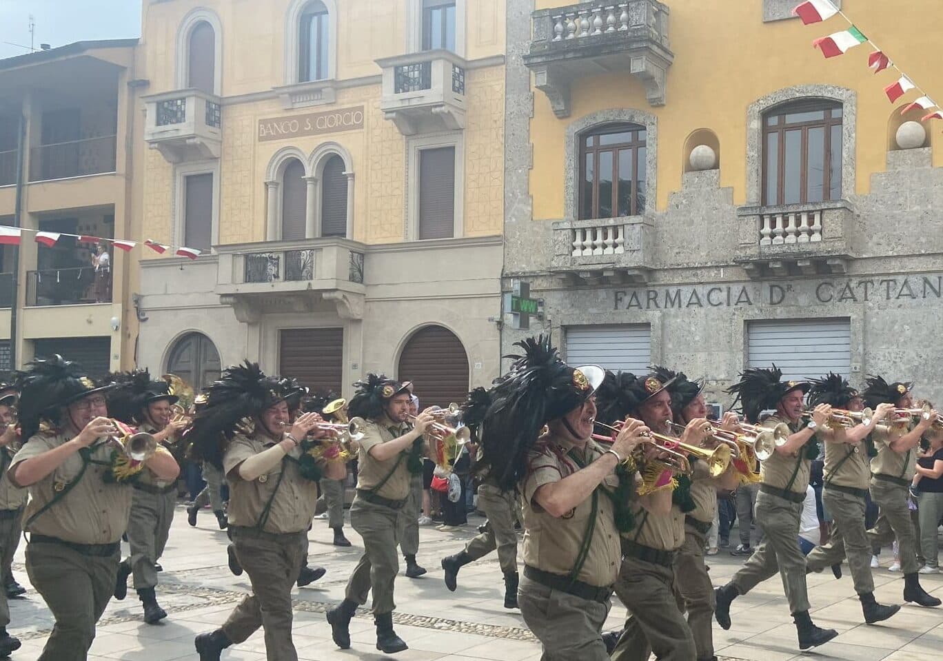 Al Liceo Bramante di Magenta arrivano i Bersaglieri!