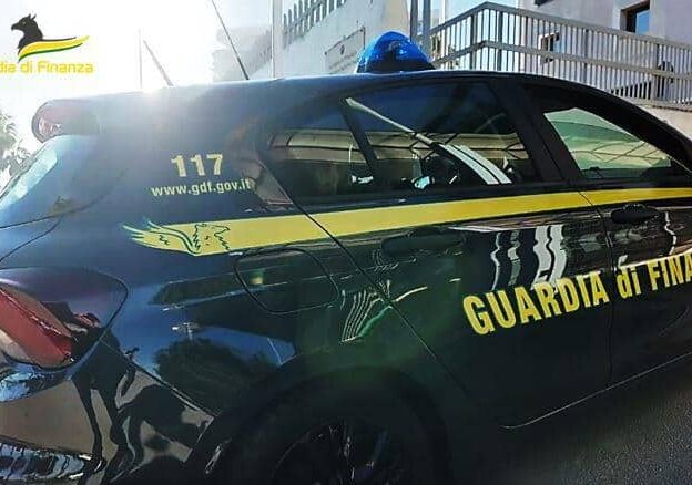 Gaggiano-Rosate, scambio di droga in auto sotto gli occhi della GDF