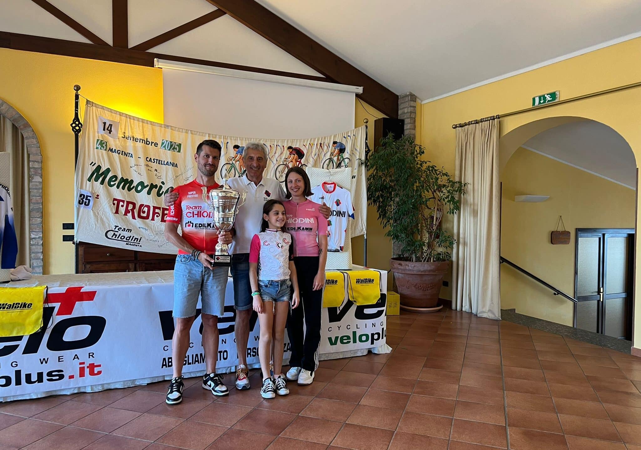 Magenta Castellania con il Team Chiodini: presentate le maglie super prestige e quella per le ragazze
