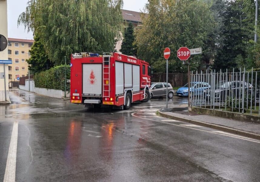 Magenta: Vigili del Fuoco volontari senza mezzi, dopo la scala a Milano l’autopompa è guasta