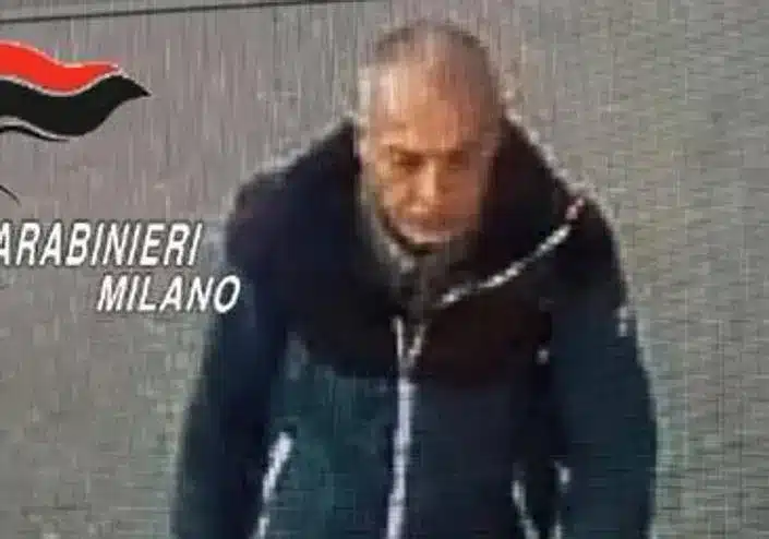 Donna accoltellata a Milano in prognosi riservata, aggressore confessa
