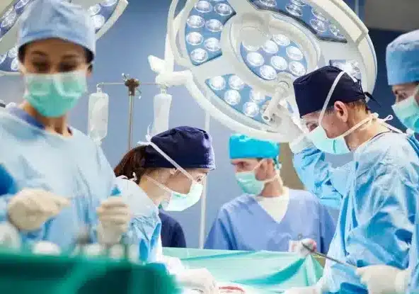 Torino: operata per tumore a cervello in gravidanza, salvi mamma e neonato