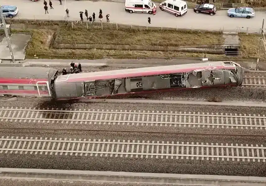 Disastro ferroviario nel Lodigiano, 3 condanne e 2 assoluzioni