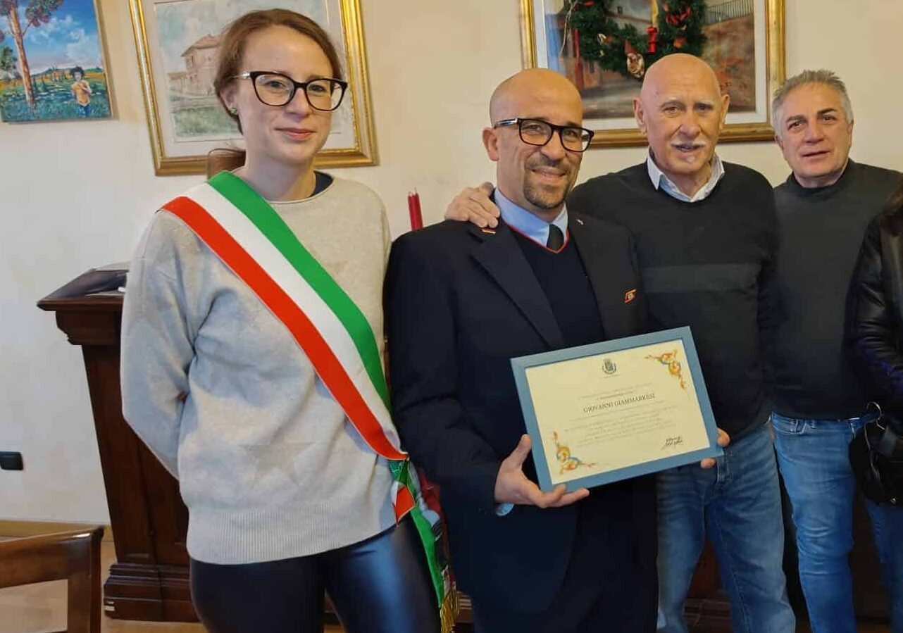 Salva la vita a un uomo: premiato dal sindaco di Bareggio