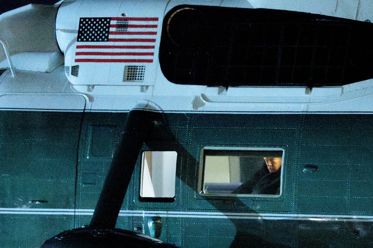 Guasto all’Air Force One dopo il decollo, Trump cambia aereo per volare a Davos