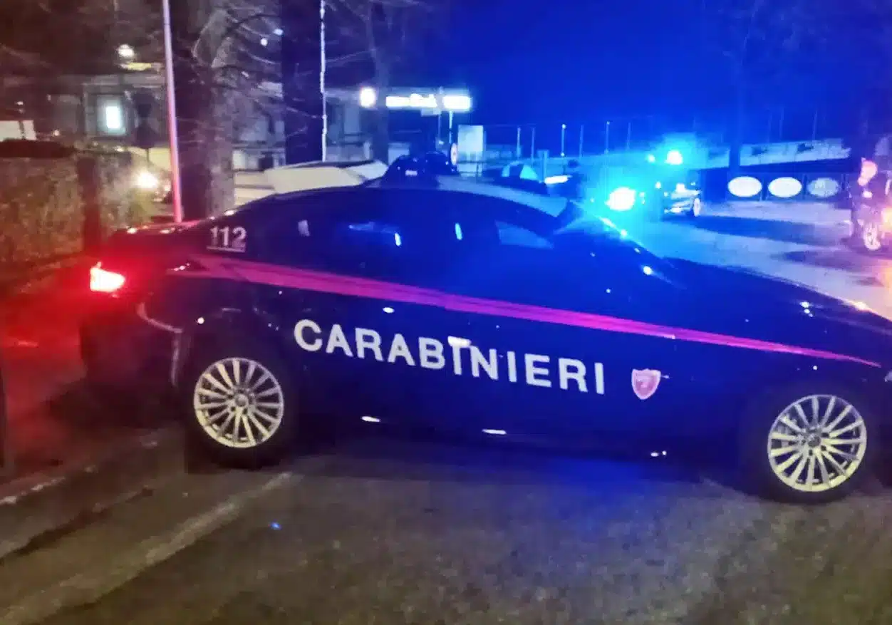 Como: non si fermano all’alt e fuggono, nell’auto trovata droga e denaro