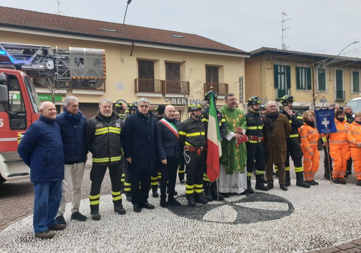 Magenta celebra i suoi Vigili del Fuoco volontari al suono delle sirene