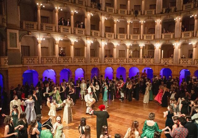 Il Gran Ballo di Carnevale al Teatro Fraschini per il martedì grasso pavese