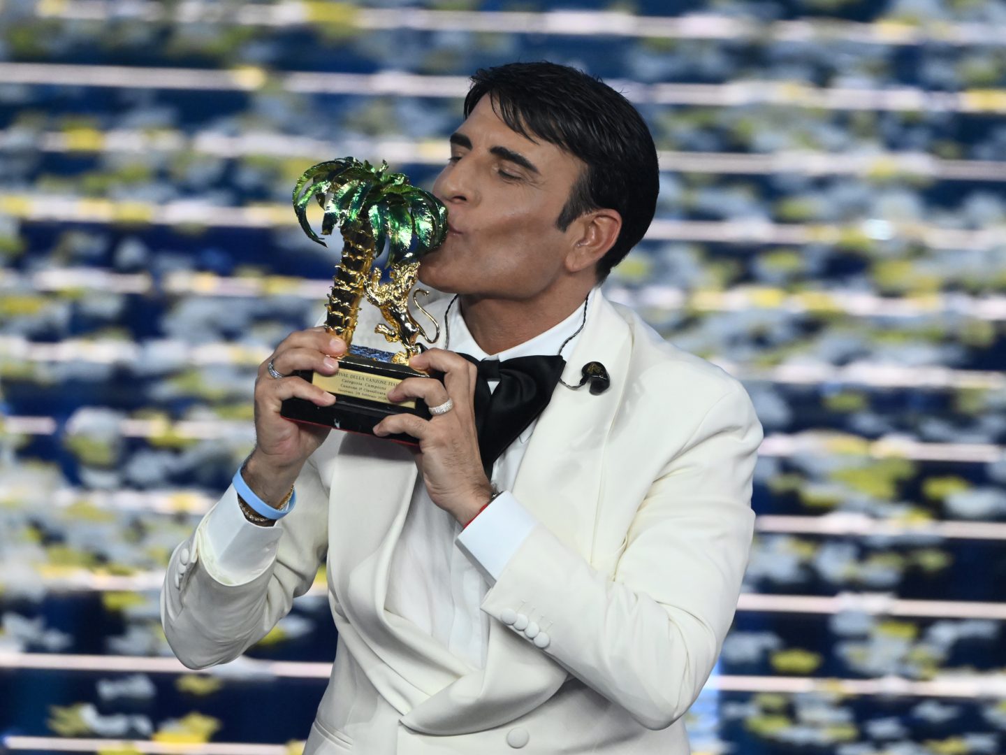 Sanremo, il trionfo di Sal Da Vinci: “La mia è la vittoria di un popolo”