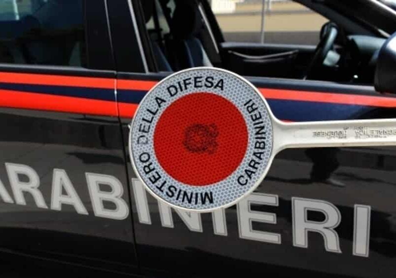 Como: fuggono all’alt dei CC per 19 chilometri, tre arresti: 80mila euro di refurtiva