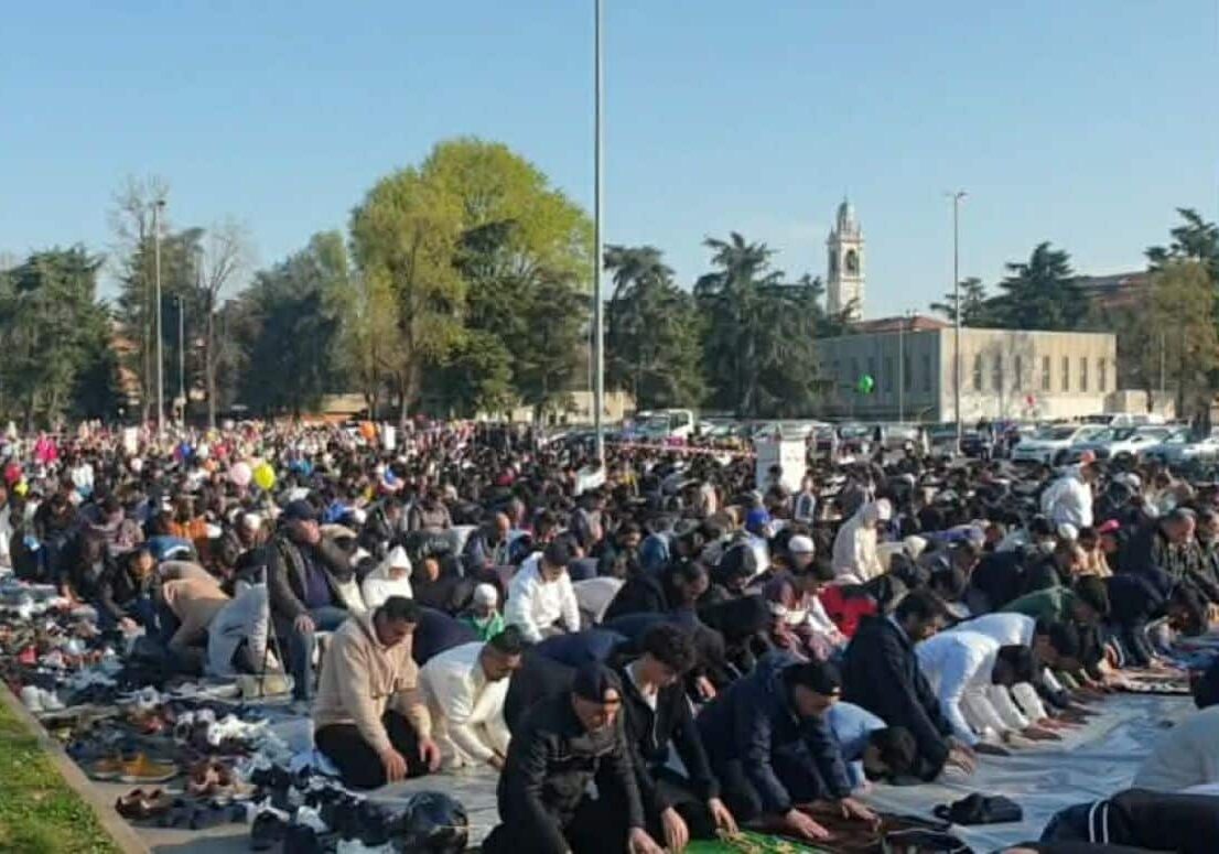 Magenta, Piazza Mercato gremita per la festa di fine Ramadan