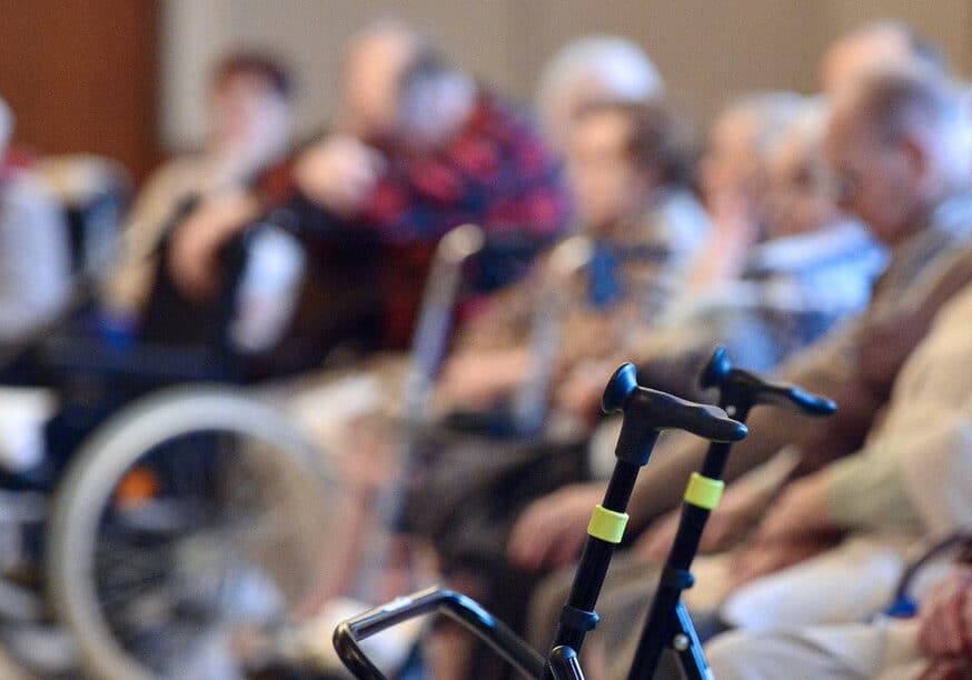 Lombardia un paese per vecchi, Bertolaso: nel 2050 spesa per malati cronici sarà di 5 miliardi
