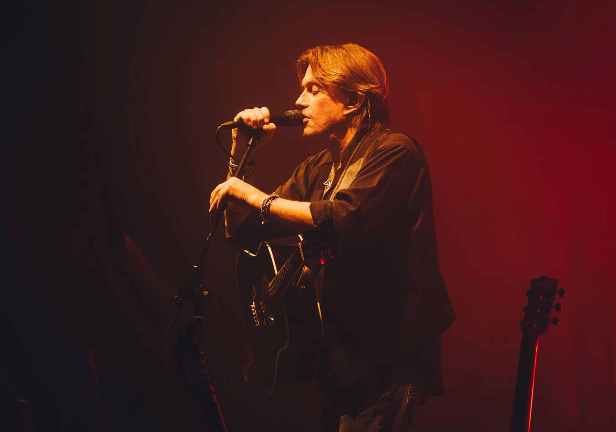 Cristiano De Andrè in concerto a Busto Arsizio, rivive la magia di Faber