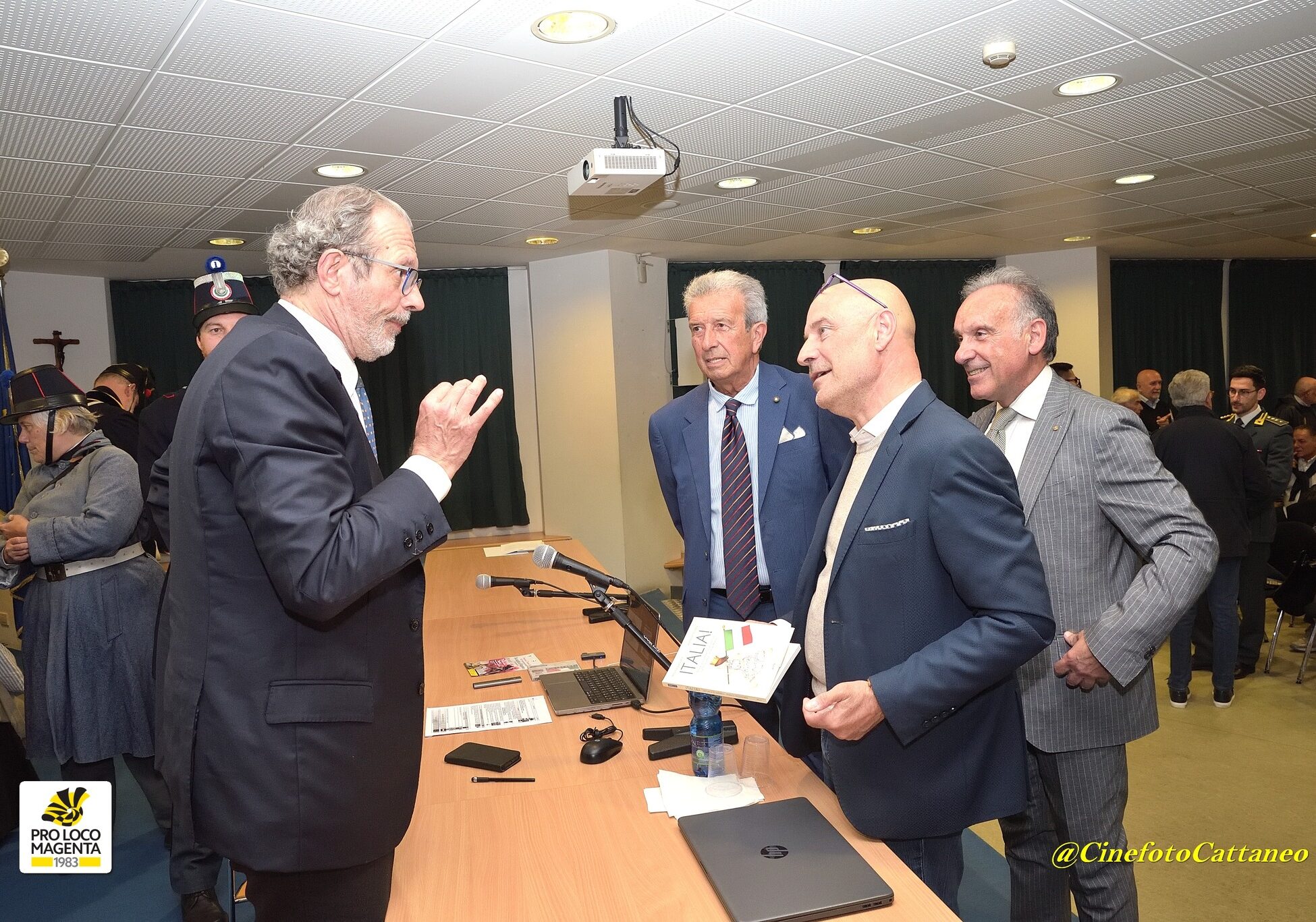 Magenta, grande successo per l’Inno Svelato in sala consiliare
