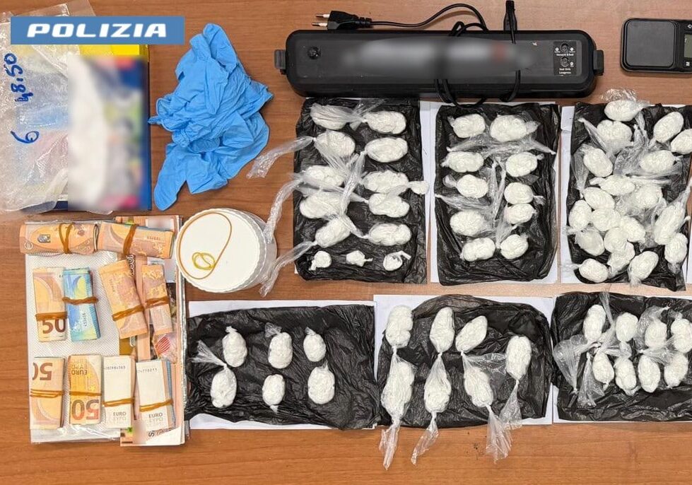 Milano, droga in casa tra i colleghi: 53enne in manette