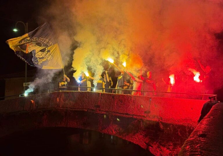 Magenta, tra torce e bandieroni finisce alla grande la stagione del Gruppo Storico