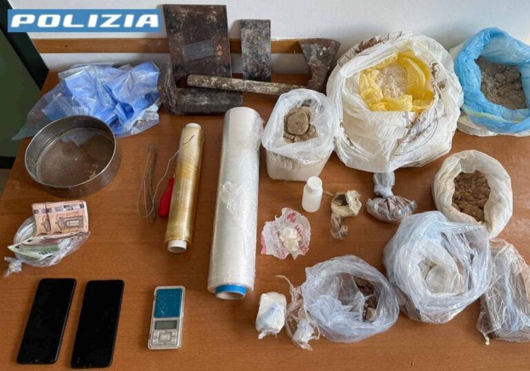 Chili di droga nascosta in bagno, un arresto della Polizia a Milano