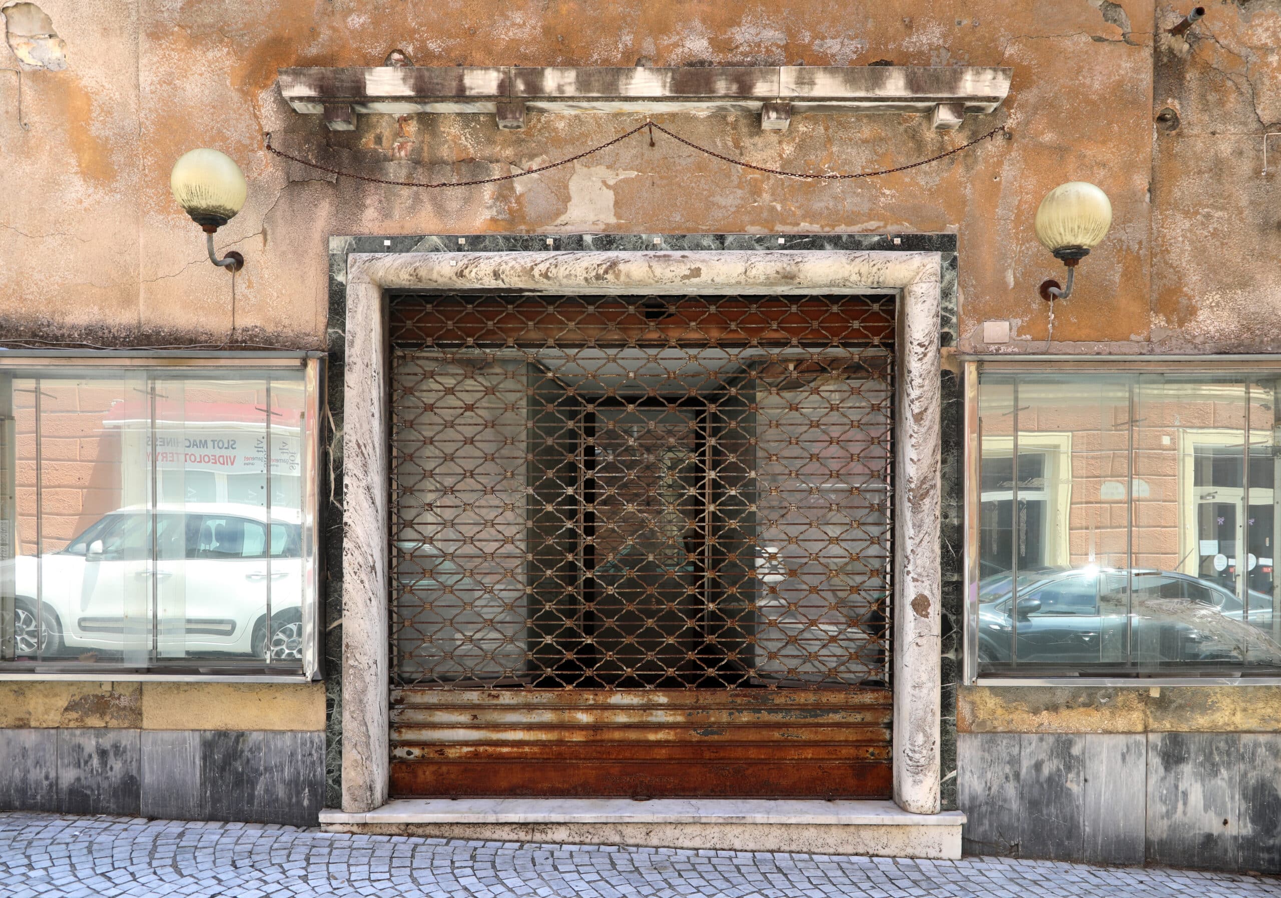 Lombardia: in 10 anni -13 mila negozi vicinato, ma +21% occupati